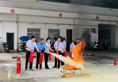 婺源公交、婺源長(zhǎng)運(yùn)舉行消防安全培訓(xùn)