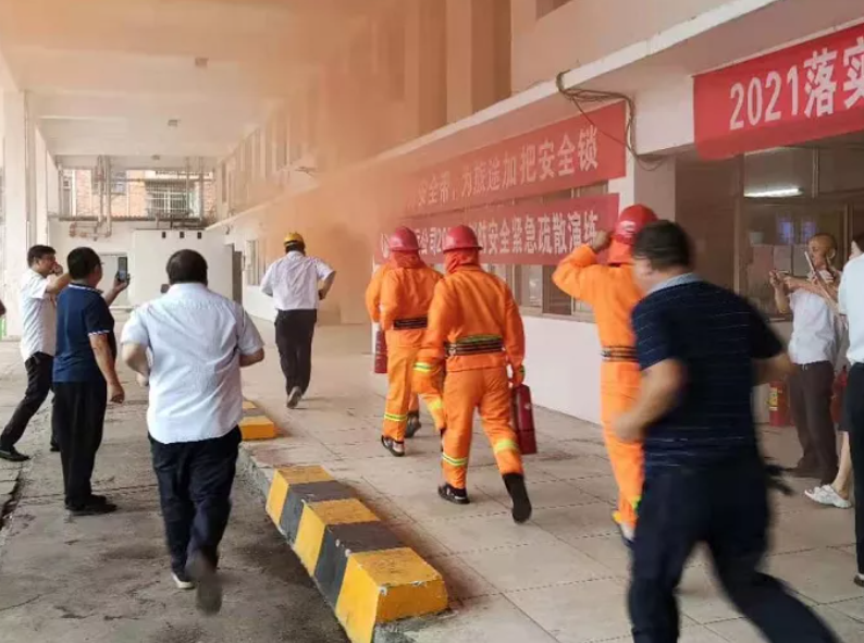 吉安長(zhǎng)運(yùn) 吉安公交 客運(yùn)分公司開(kāi)展突發(fā)事件應(yīng)急演練