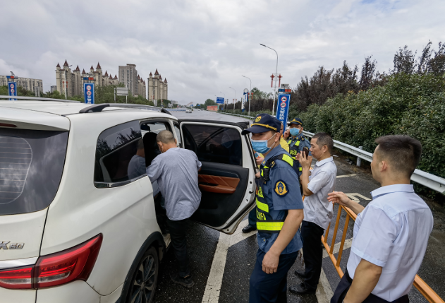 都市城際公交 打擊非法營運(yùn) 凈化運(yùn)輸市場(chǎng)