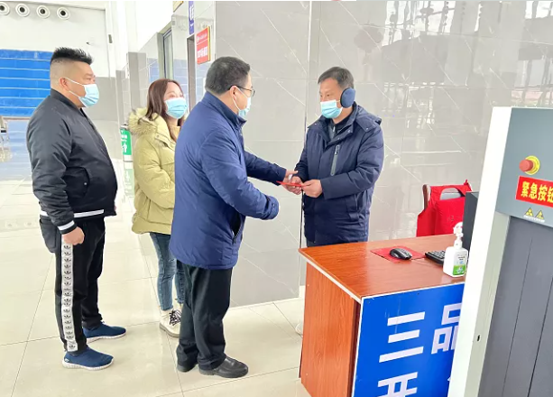 江西長(zhǎng)運(yùn)多家子公司開展慰問(wèn)困難職工活動(dòng)