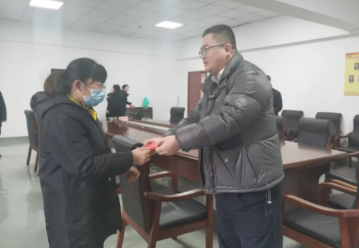 江西長(zhǎng)運(yùn)多家子公司開展慰問(wèn)困難職工活動(dòng)