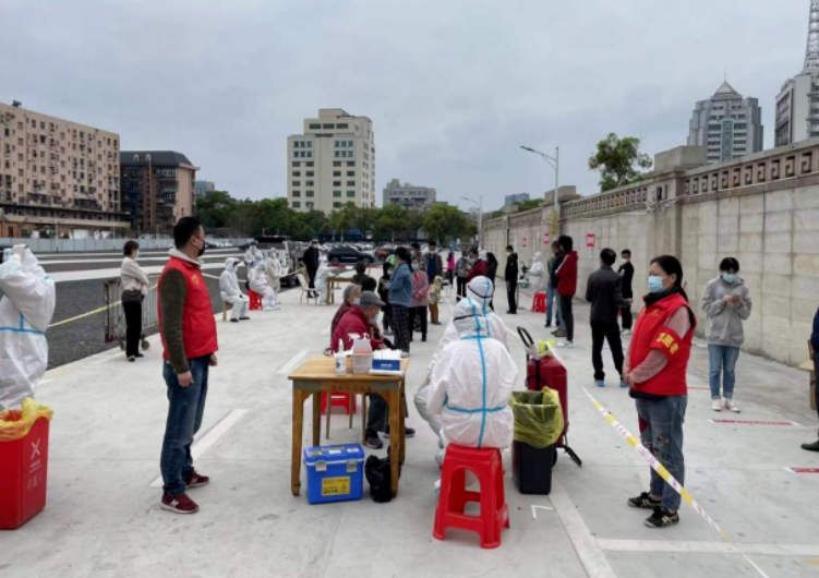 讓黨旗在疫情防控一線(xiàn)飄揚(yáng)（二）