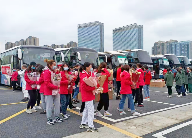 九江長運：共青公司順利完成運送援昌醫(yī)護人員返贛任務(wù)