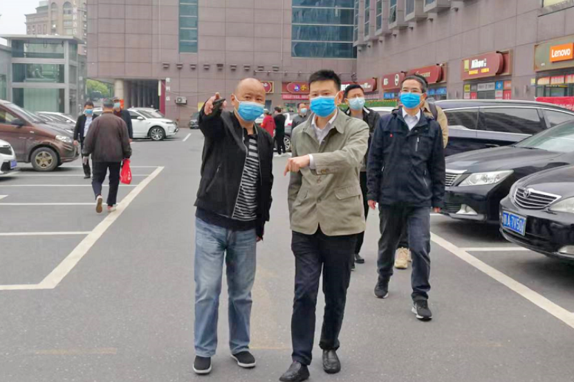 黃俊督導(dǎo)長(zhǎng)運(yùn)物業(yè)、大通物流疫情防控工作