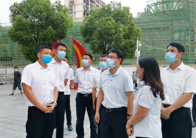 江新洪一行深入南昌長途汽車站督導疫情防控、文明創(chuàng)建工作 占梁陪同