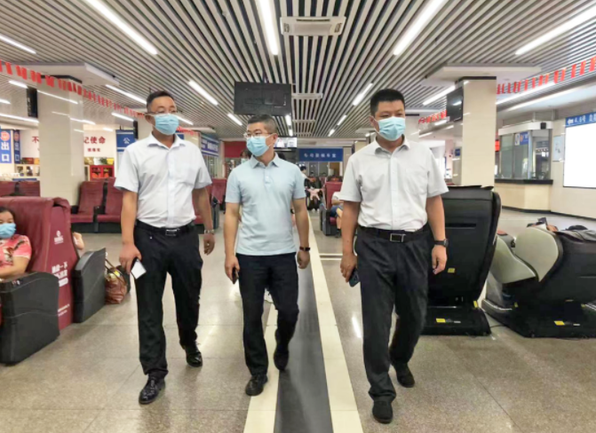 南昌交通集團綜治安全組督導(dǎo)都市城際公交、長運物業(yè)文明創(chuàng)建等工作