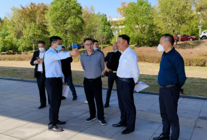 市政府領(lǐng)導(dǎo)現(xiàn)場協(xié)調(diào)推進鷹潭公交安全生產(chǎn)工作 肖良芝陪同