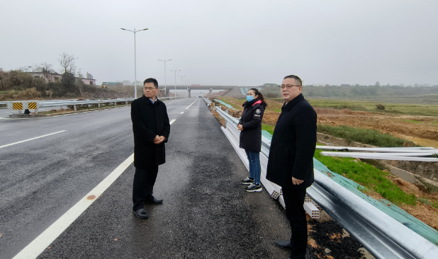 肖良芝帶隊(duì)現(xiàn)場查勘、研究余信貴大橋開通公交車事宜