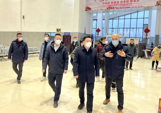 縣委副書記、縣長王宗華檢查指導鄱陽長運春運工作
