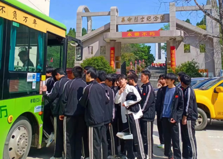 上饒汽運(yùn)：校企合作 開(kāi)辟清明祭掃專(zhuān)線