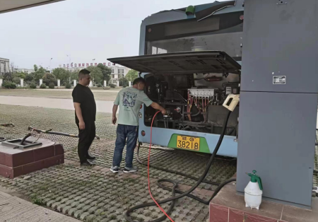 瑞昌公司開展夏季高溫車輛隱患排查及維護保養(yǎng)現(xiàn)場指導(dǎo)