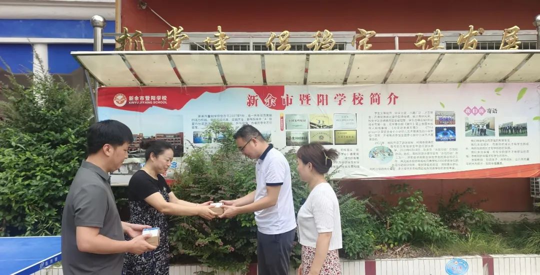 新余公交：優(yōu)質(zhì)服務(wù)進(jìn)校園，送卡上門(mén)暖人心