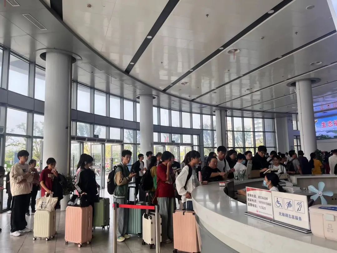 江西長運(yùn)積極應(yīng)對(duì)中秋、國慶客流高峰