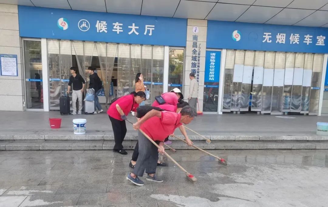 都市城際公交 積極維護(hù)站容站貌 確保“創(chuàng)文鞏衛(wèi)”工作務(wù)實(shí)推進(jìn)