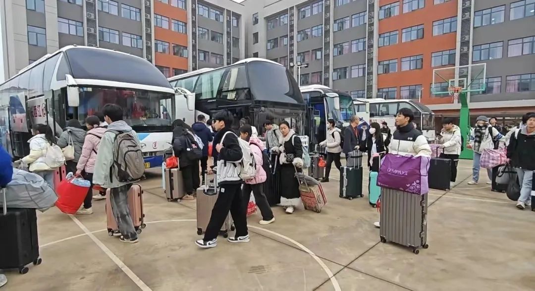 都市城際公交：“校園直通車”送你到家門口！