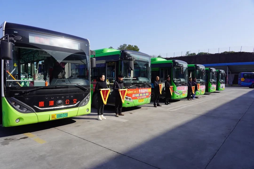 鷹潭公交舉行鷹潭市“最美公交線路、最美公交駕駛員”授旗（標(biāo)）儀式