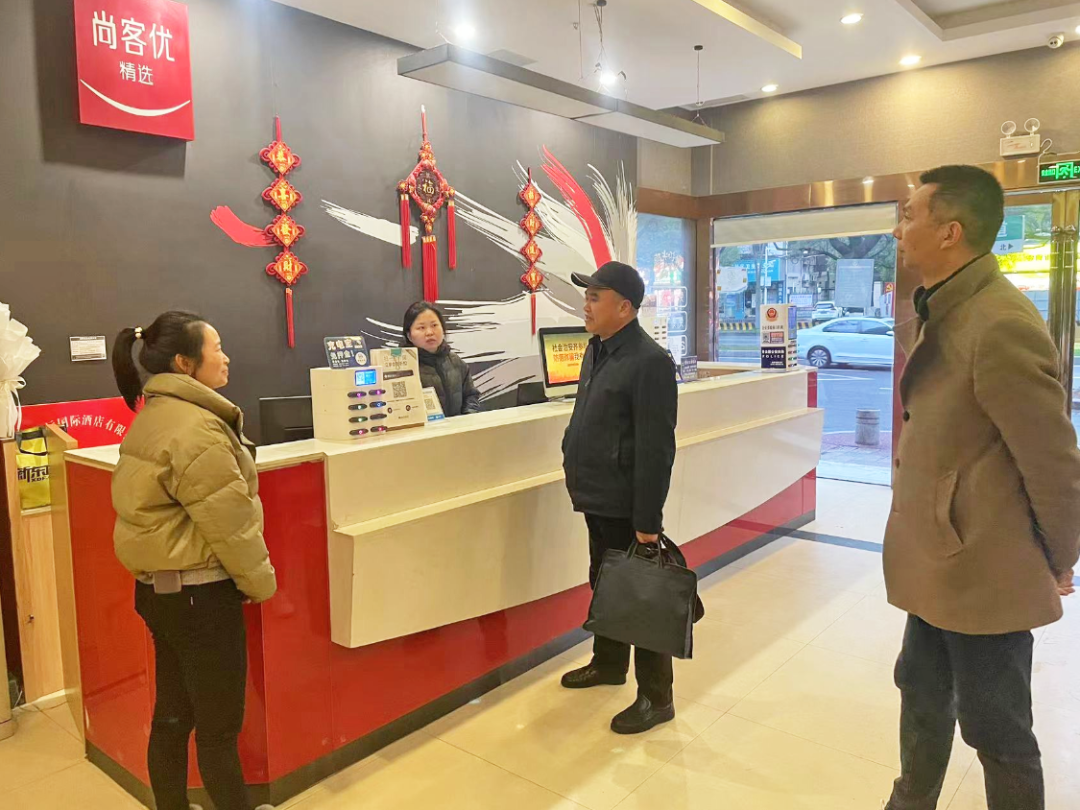 戴豪贛督導長鴻物業(yè)安全生產(chǎn)工作