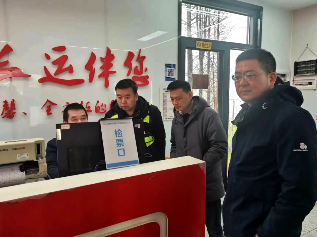 黃俊督導(dǎo)都市城際公交、大通物流春運工作