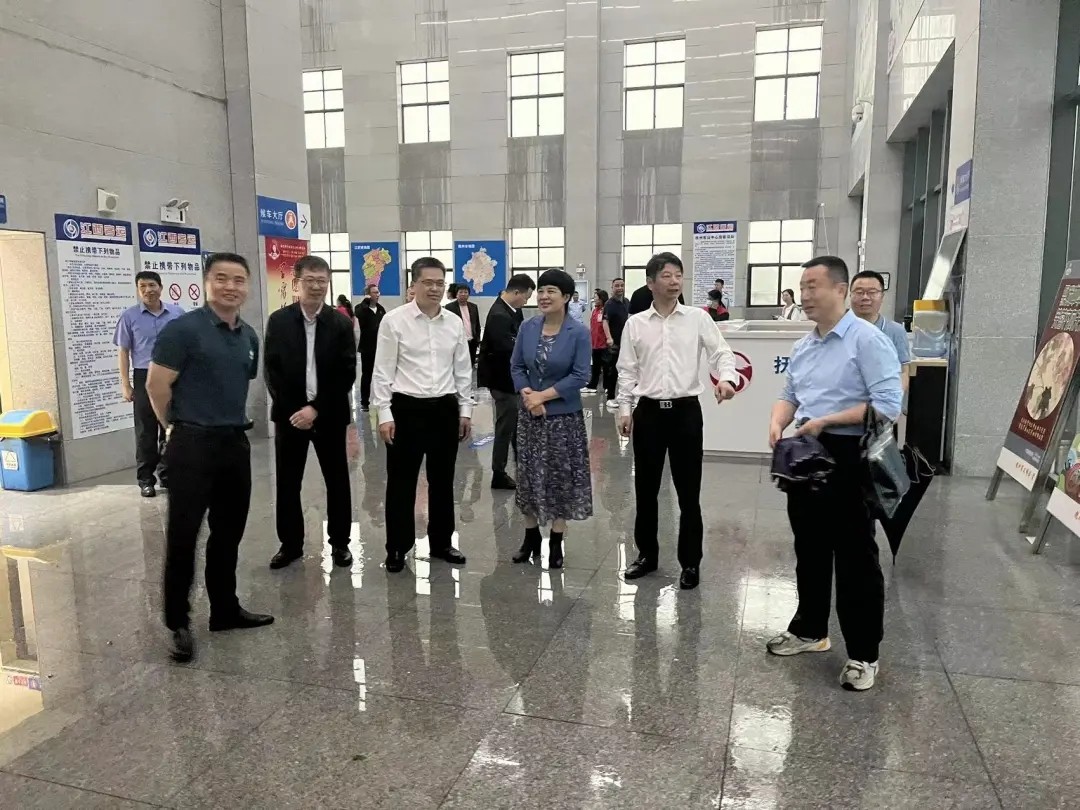 肖良芝陪同撫州市領導調(diào)研惡劣天氣道路交通應急管理工作