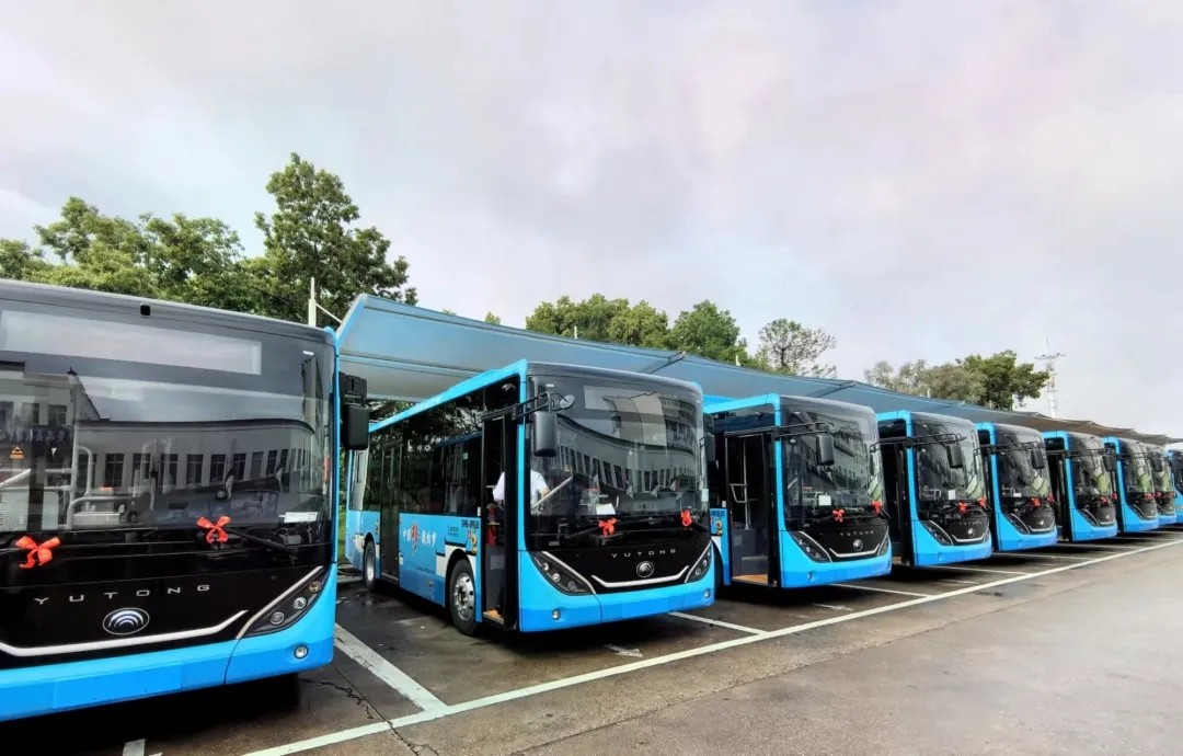 婺源公交:五一大禮包 8輛新純電動(dòng)公交車正式上線運(yùn)營(yíng)啦!