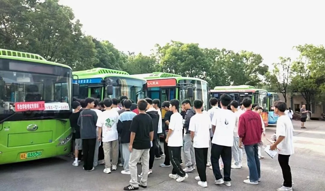 上饒汽運(yùn):萬年公交圓滿完成學(xué)業(yè)水平測試運(yùn)輸工作