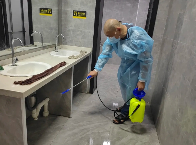 長(zhǎng)運(yùn)物業(yè) 做好蚊蠅消殺 營(yíng)造良好營(yíng)商環(huán)境