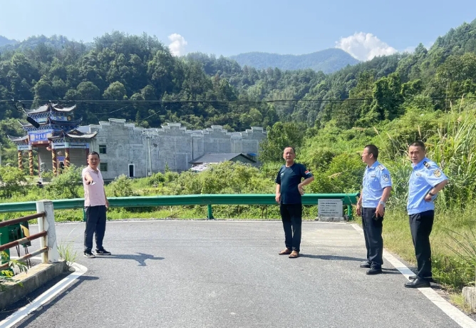 九江長(zhǎng)運(yùn) 開(kāi)通學(xué)生公交專(zhuān)線(xiàn) 打造學(xué)生求學(xué)之路