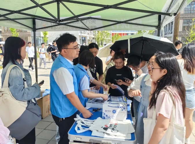 九江長運：校園直通車推廣 熱情服務(wù)不停歇