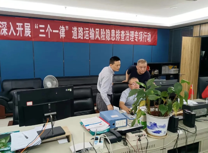 黃俊督導都市城際公交國慶節(jié)期間安全生產及值班值守工作