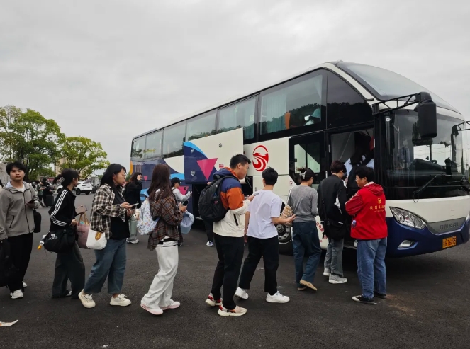 九江長運(yùn):永修公司校園直通車助力周末游