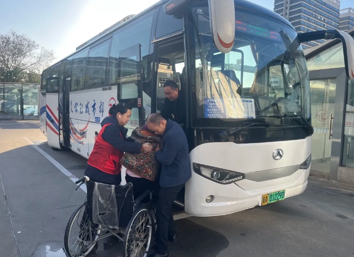 都市城際公交 :值班站長溫情護航