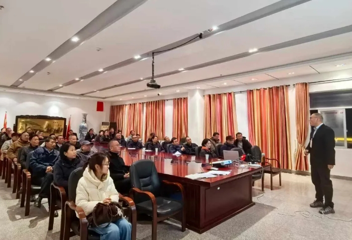 婺源公交:開展消防安全知識(shí)培訓(xùn)及疏散、滅火演練