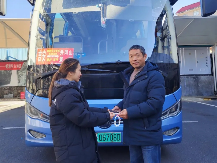 吉安公司:平常人 平常事 春運(yùn)愛(ài)心我傳遞