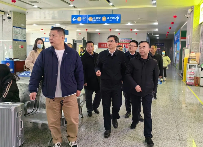 陳建軍一行督導(dǎo)南昌長途汽車西站春運安全生產(chǎn)工作