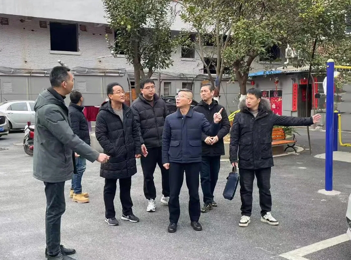 胡勁松督導(dǎo)長鴻物業(yè)居民住宅火災(zāi)防控工作