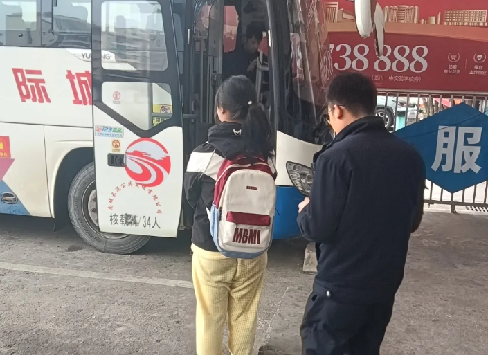 撫州長運:警民愛心接力 護送走失女孩回家