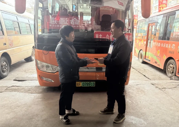撫州長運:公交司機暖心歸還手機 守護乘客珍貴回憶