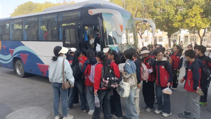 馬鞍山長(zhǎng)客：含山長(zhǎng)運(yùn)助力環(huán)峰第三小學(xué)開啟研學(xué)新旅程