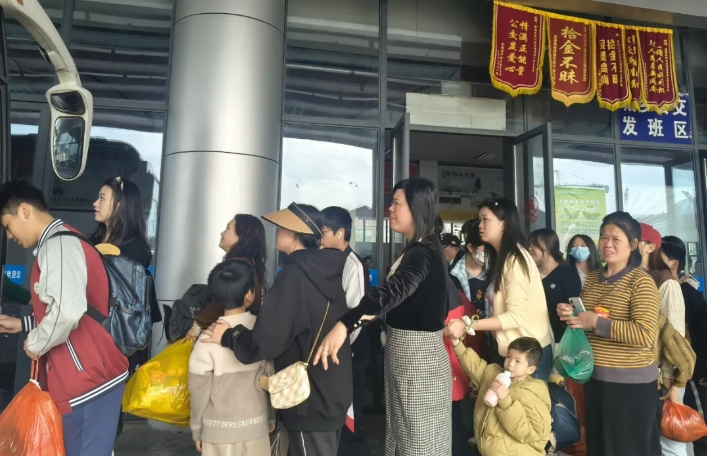 撫州長運：積極應(yīng)對清明客流高峰全方位保障旅客出行